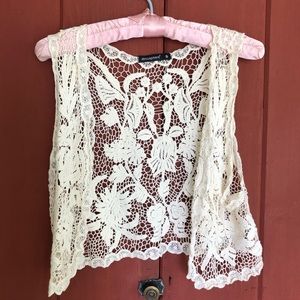 Atmosphere lace vest